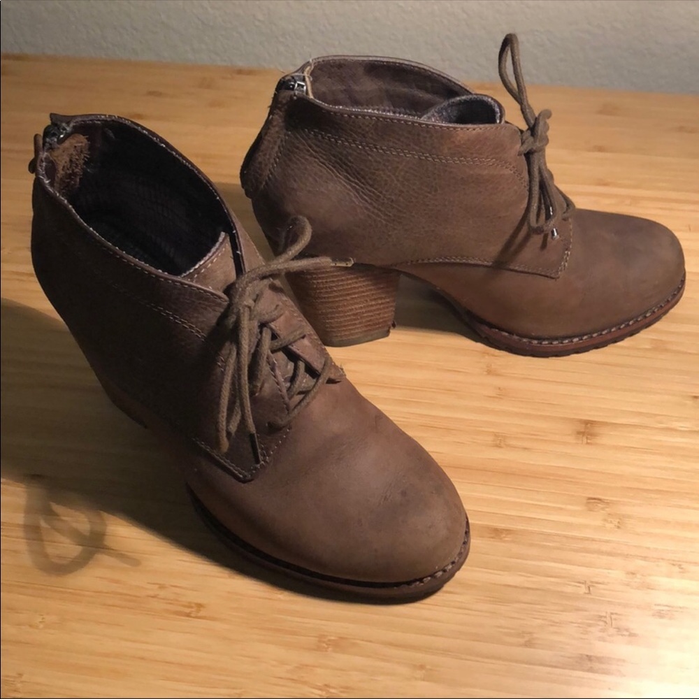 Eastland Victoria Ankle Boots - Brown